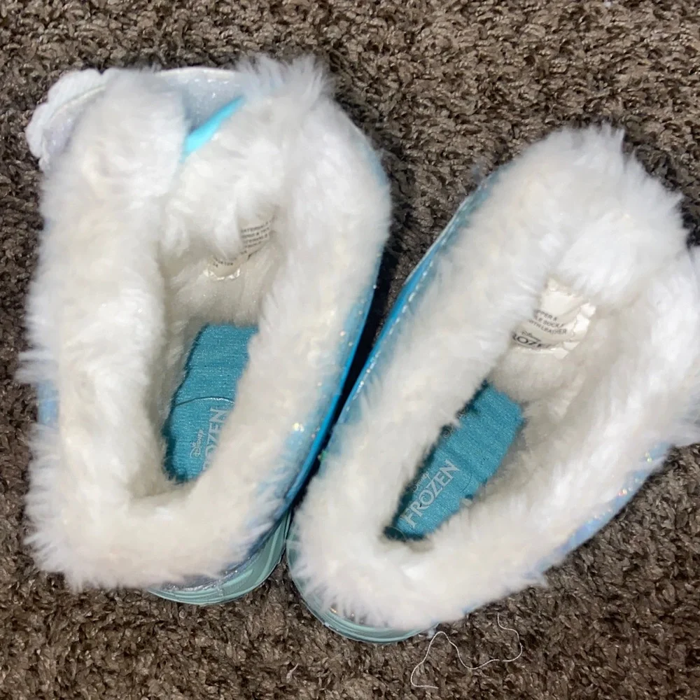 Frozen Themed Toddler Snow Boots that Light up! - Picture 9 of 10